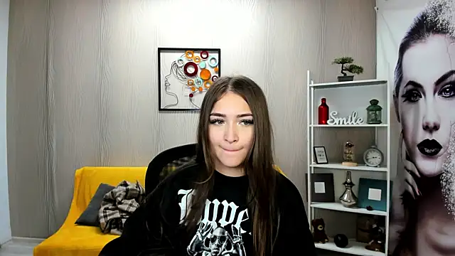 Snapshot of EllaClarke chatting on 10-22-25, 11:42 EllaClarke online show from 10-22-25, 11:42