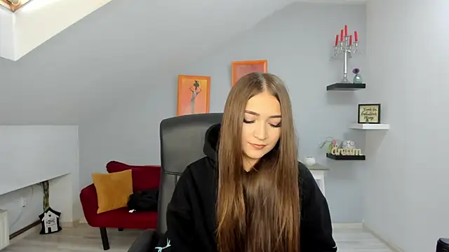 Snapshot of EllaClarke chatting on 10-19-25, 10:51 EllaClarke online show from 10-19-25, 10:51