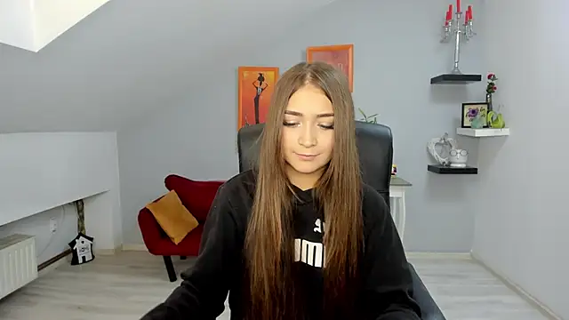 Snapshot of EllaClarke chatting on 10-05-25, 11:01 EllaClarke online show from 10-05-25, 11:01