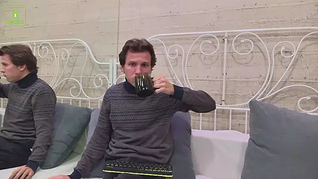 Snapshot of JesseCrosss chatting on 09-23-25, 08:05 JesseCrosss online show from 09-23-25, 08:05