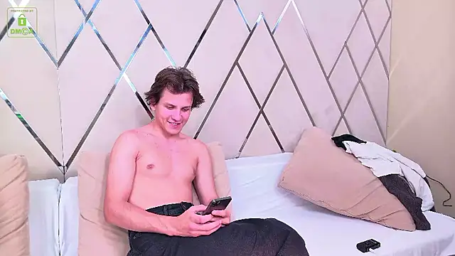 Snapshot of JesseCrosss chatting on 09-26-25, 08:49 JesseCrosss online show from 09-26-25, 08:49