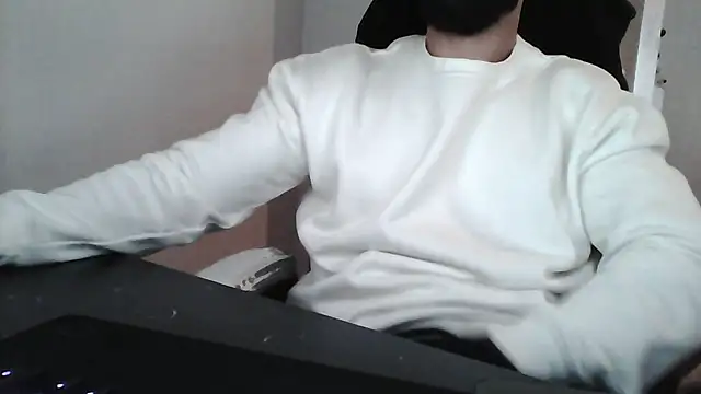 Snapshot of yourfantasy777 chatting on 11-18-25, 04:32 yourfantasy777 online show from 11-18-25, 04:32