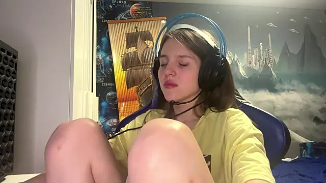 Snapshot of Elira_Breeze chatting on 03-01-26, 04:40 Elira Breeze online show from 03-01-26, 04:40