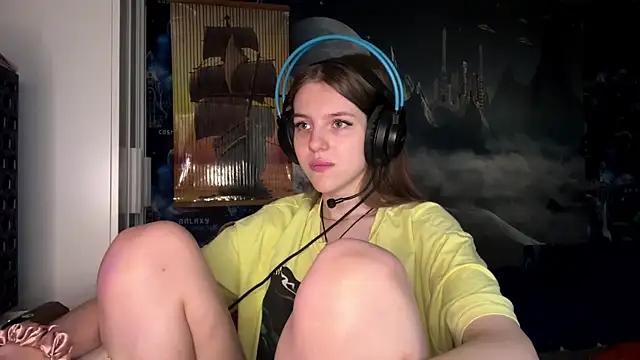 Elira Breeze online show from 11-10-25, 01:16