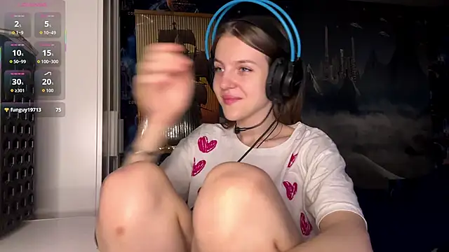 Elira Breeze online show from 11-30-25, 12:28