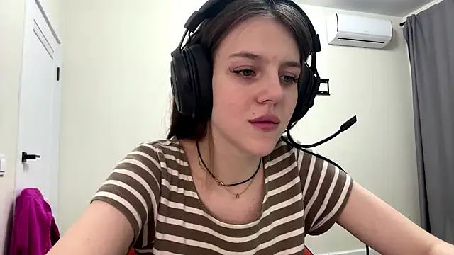 Snapshot of Elira_Breeze chatting on 01-18-26, 07:17 Elira Breeze online show from 01-18-26, 07:17