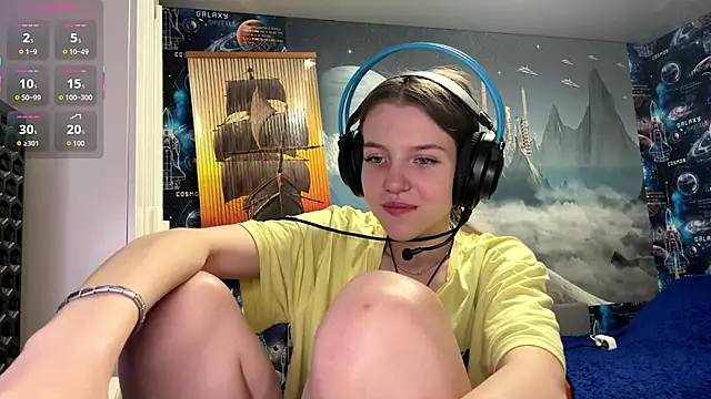 Elira Breeze online show from 12-15-25, 03:29