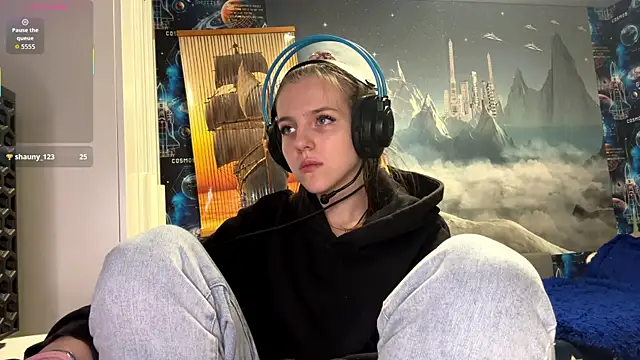 Elira Breeze online show from 12-18-25, 03:49