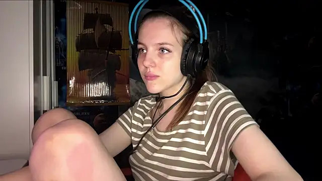 Elira Breeze online show from 11-06-25, 01:48