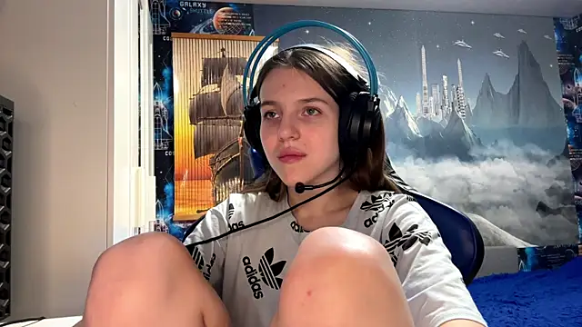 Elira Breeze online show from 04-16-26, 02:51