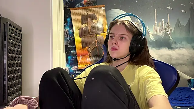 Elira Breeze online show from 03-11-26, 02:44