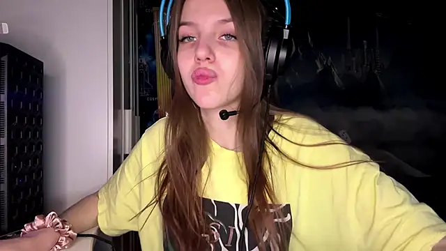 Elira Breeze online show from 11-09-25, 01:15