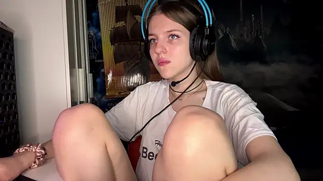 Elira Breeze online show from 11-14-25, 12:20