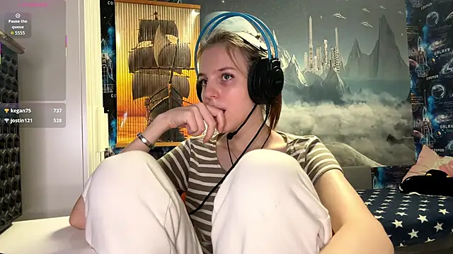 Elira Breeze online show from 11-27-25, 01:22