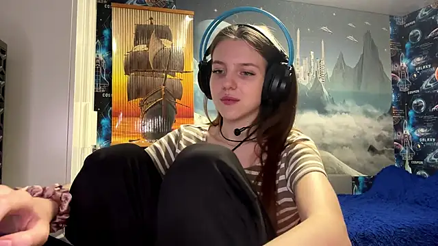 Elira Breeze online show from 12-05-25, 02:59