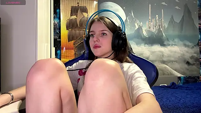 Snapshot of Elira_Breeze chatting on 02-21-26, 04:53 Elira Breeze online show from 02-21-26, 04:53