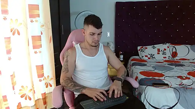 BooyHott  online show from 10-31-25, 06:48