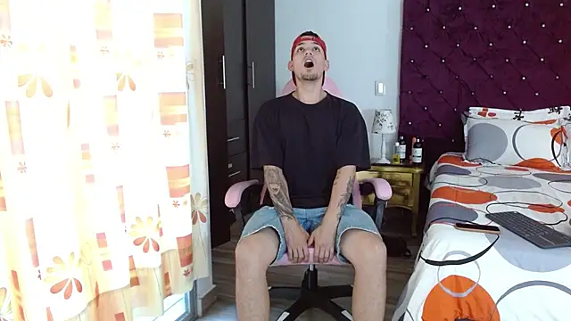 BooyHott  online show from 10-24-25, 07:35