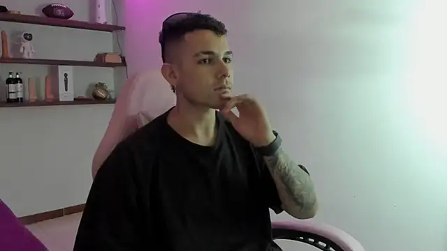 BooyHott  online show from 12-21-25, 07:48