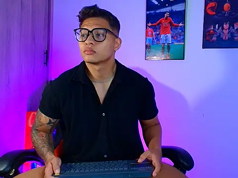 Snapshot of evan_greey chatting on 10-03-25, 01:31 evan greey online show from 10-03-25, 01:31