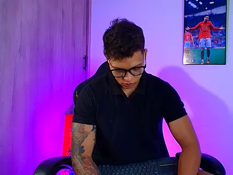 Snapshot of evan_greey chatting on 10-07-25, 06:36 evan greey online show from 10-07-25, 06:36