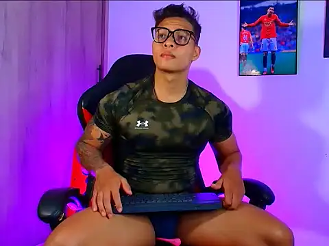 Snapshot of evan_greey chatting on 10-08-25, 03:52 evan greey online show from 10-08-25, 03:52