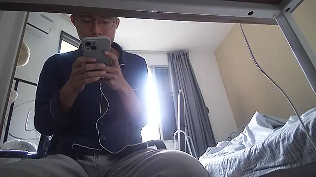 Snapshot of leeyoung_ chatting on 10-31-25, 06:32 leeyoung online show from 10-31-25, 06:32