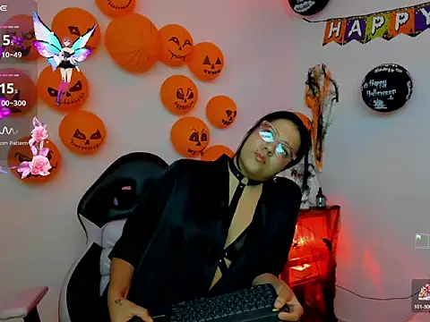 Snapshot of Mia_Lujan chatting on 10-28-25, 12:11 Mia Lujan online show from 10-28-25, 12:11