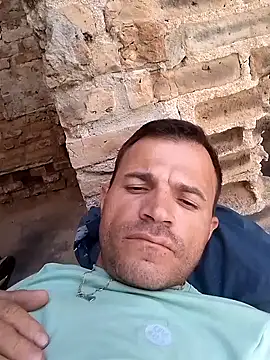 Snapshot of Claudiokkkkk chatting on 12-18-25, 04:00 Claudiokkkkk online show from 12-18-25, 04:00