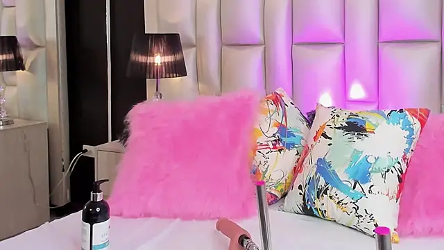 LuisaJonnes  online show from 10-21-25, 04:39