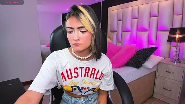 LuisaJonnes  online show from 11-06-25, 03:38