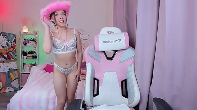 Snapshot of Leri_Dells chatting on 11-22-25, 03:05 Leri Dells online show from 11-22-25, 03:05