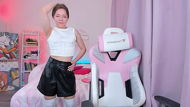 Snapshot of Leri_Dells chatting on 11-04-25, 04:11 Leri Dells online show from 11-04-25, 04:11