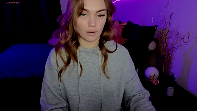 KitsyMoore online show from 11-18-25, 02:42