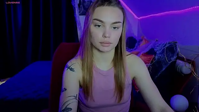 KitsyMoore online show from 10-28-25, 01:10