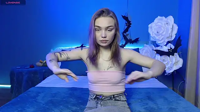 KitsyMoore online show from 11-06-25, 01:26