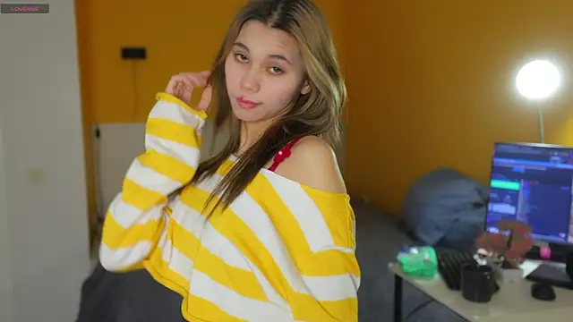 lovekissmes online show from 10-28-25, 03:11