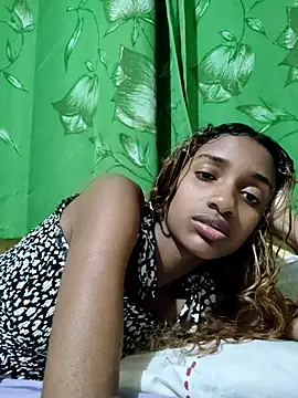 Snapshot of Barbiefox24 chatting on 10-21-25, 10:20 Barbiefox24 online show from 10-21-25, 10:20