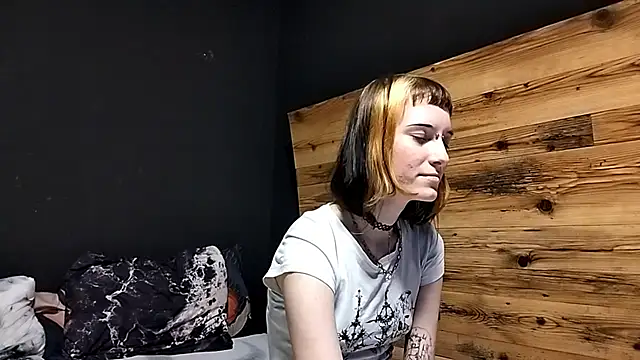 Snapshot of JenaeRadloff chatting on 10-07-25, 06:25 JenaeRadloff online show from 10-07-25, 06:25