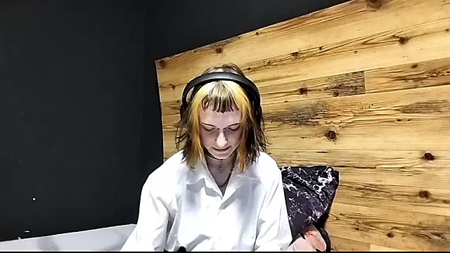 Snapshot of JenaeRadloff chatting on 09-26-25, 03:08 JenaeRadloff online show from 09-26-25, 03:08