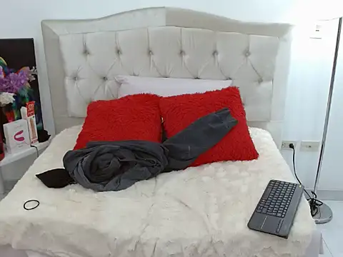 Snapshot of Arianaskyblue chatting on 10-07-25, 08:15 Arianaskyblue online show from 10-07-25, 08:15