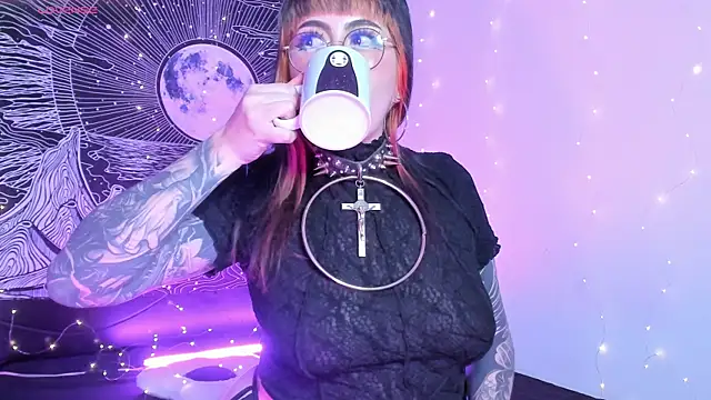 Hallucigenia  online show from 09-26-25, 02:13