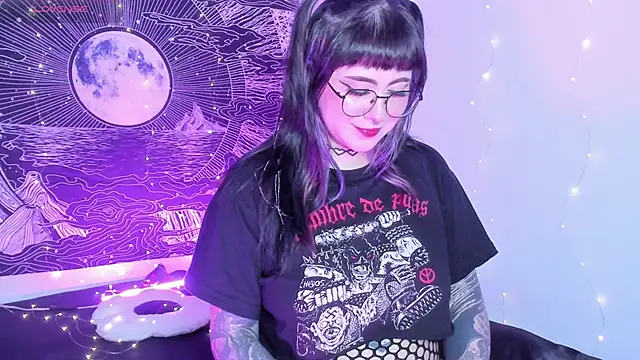 Snapshot of Hallucigenia_ chatting on 02-04-26, 12:38 Hallucigenia online show from 02-04-26, 12:38