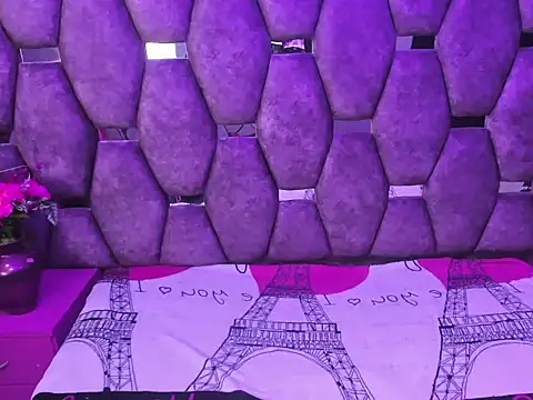 burbuja pink  online show from 02-17-26, 03:26