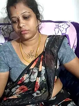 Snapshot of sweetqueen143 chatting on 05-05-26, 05:21 sweetqueen143 online show from 05-05-26, 05:21