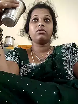 sweetqueen143 online show from 10-29-25, 04:22