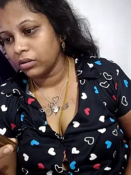 Snapshot of sweetqueen143 chatting on 05-16-26, 03:44 sweetqueen143 online show from 05-16-26, 03:44