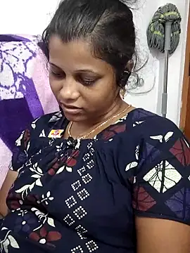 Snapshot of sweetqueen143 chatting on 05-29-26, 10:32 sweetqueen143 online show from 05-29-26, 10:32