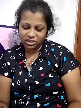 Snapshot of sweetqueen143 chatting on 05-15-26, 11:47 sweetqueen143 online show from 05-15-26, 11:47