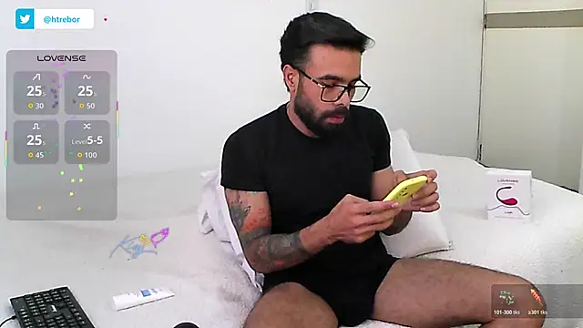 Snapshot of htrebor87 chatting on 02-12-26, 07:35 htrebor87 online show from 02-12-26, 07:35